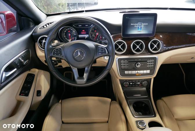 Mercedes-Benz CLA 250 7G-DCT AMG Line - 32