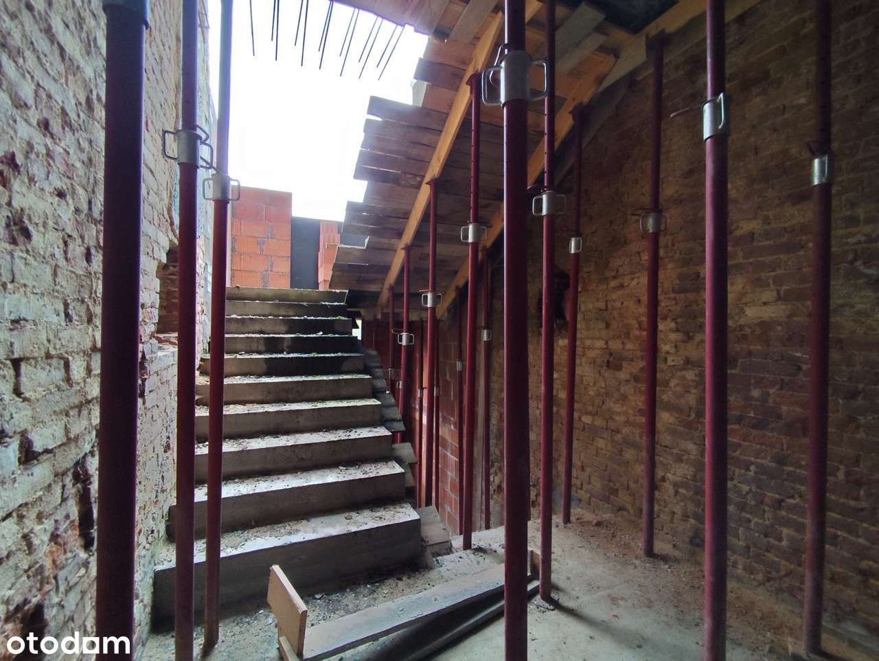 Kamienica 765 m2, działka 873 m2, stan surowy otwarty, stropy żelbeton-14