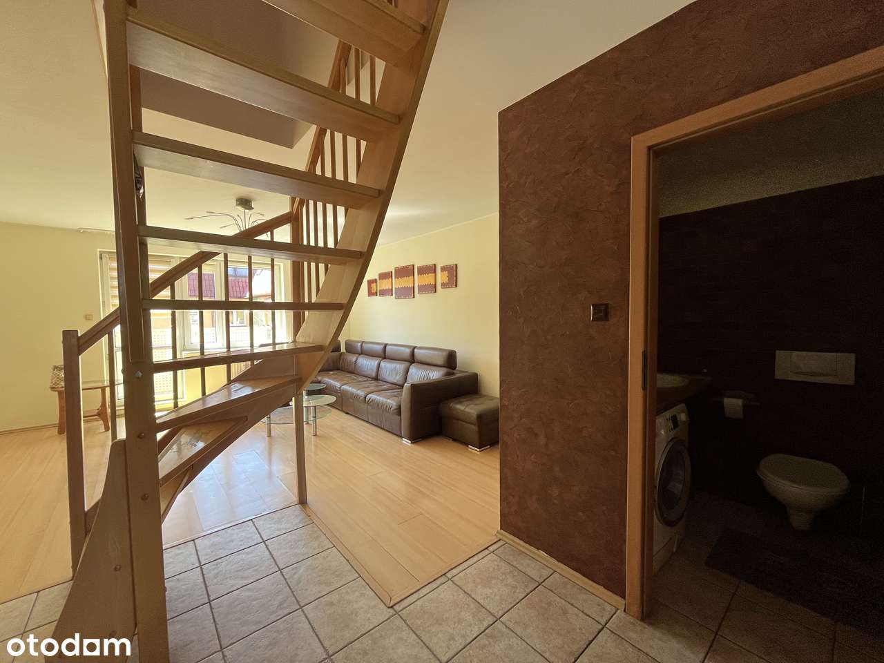 Dwupoziomowe mieszkanie gotowe do zamieszkania, z garażem i piwnicą - Pełny obrazek: 2/8