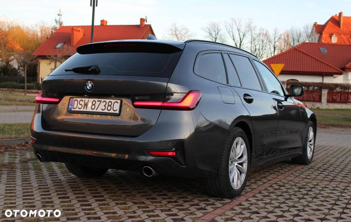 BMW Seria 3 318d Sport Line - 4