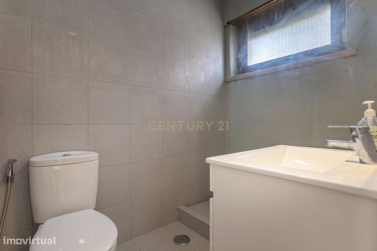 APARTAMENTO | 2 Quartos | 1 Casa de Banho | Renovado | Arrecadação | �-46