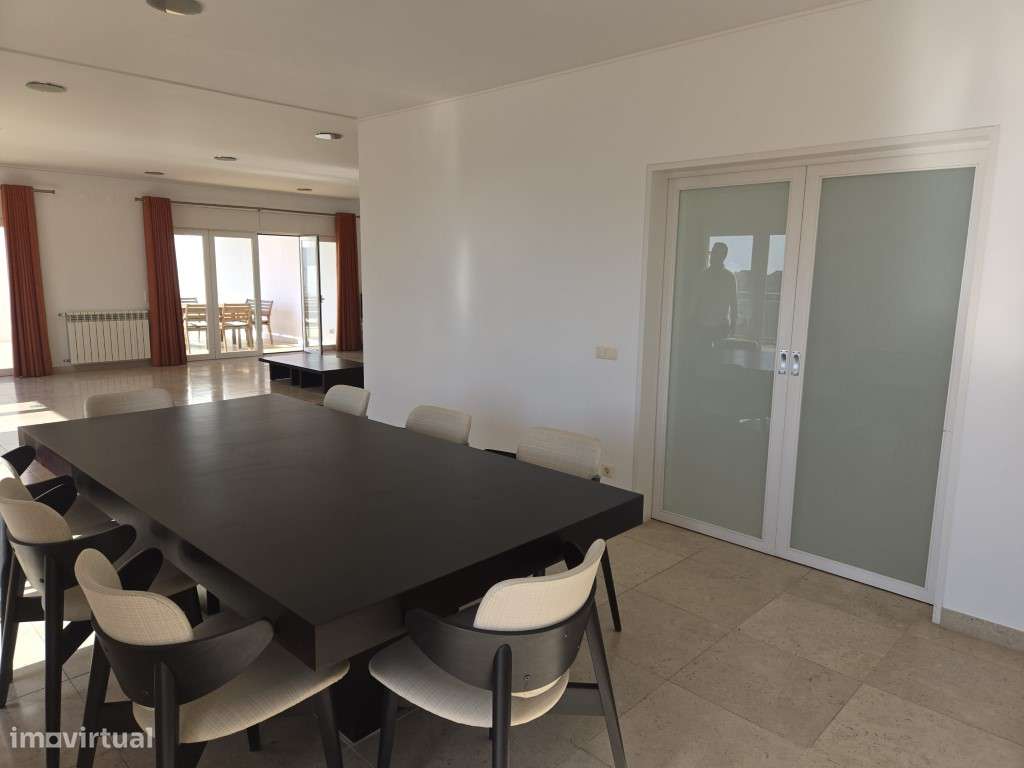 Moradia T5 com Terraço e Piscina-24