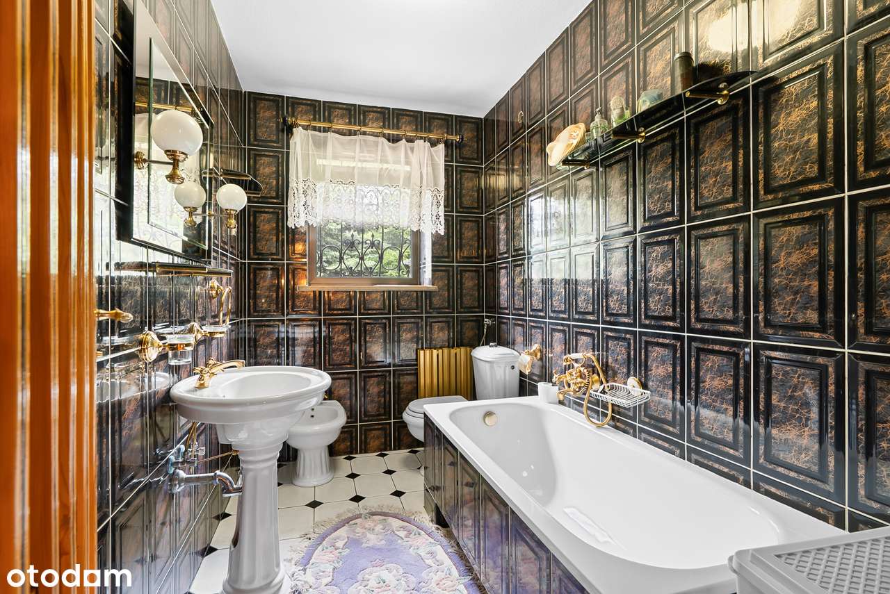 3-poziomowy dom z tarasem, 2 garażami i dużym ogrodem do aranżacji-7