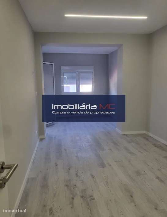 Apartamento T2 Remodelado junto a Loja do Cidadão do Porto-12