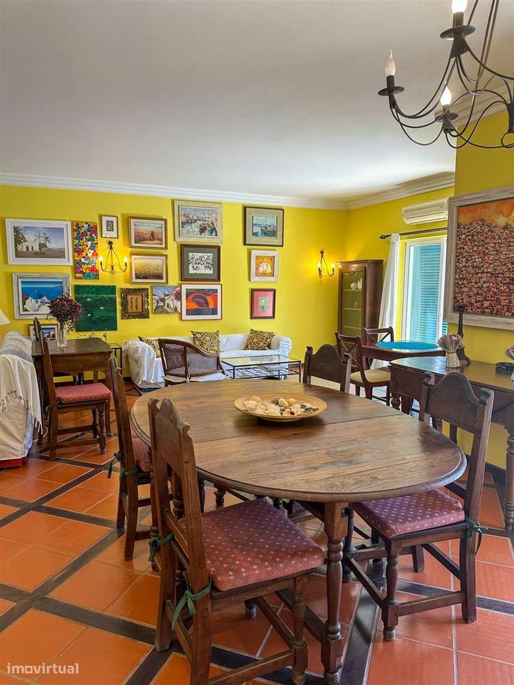 Moradia T5 com piscina e jardim a poucos metros da Praia do Alemão – A-12