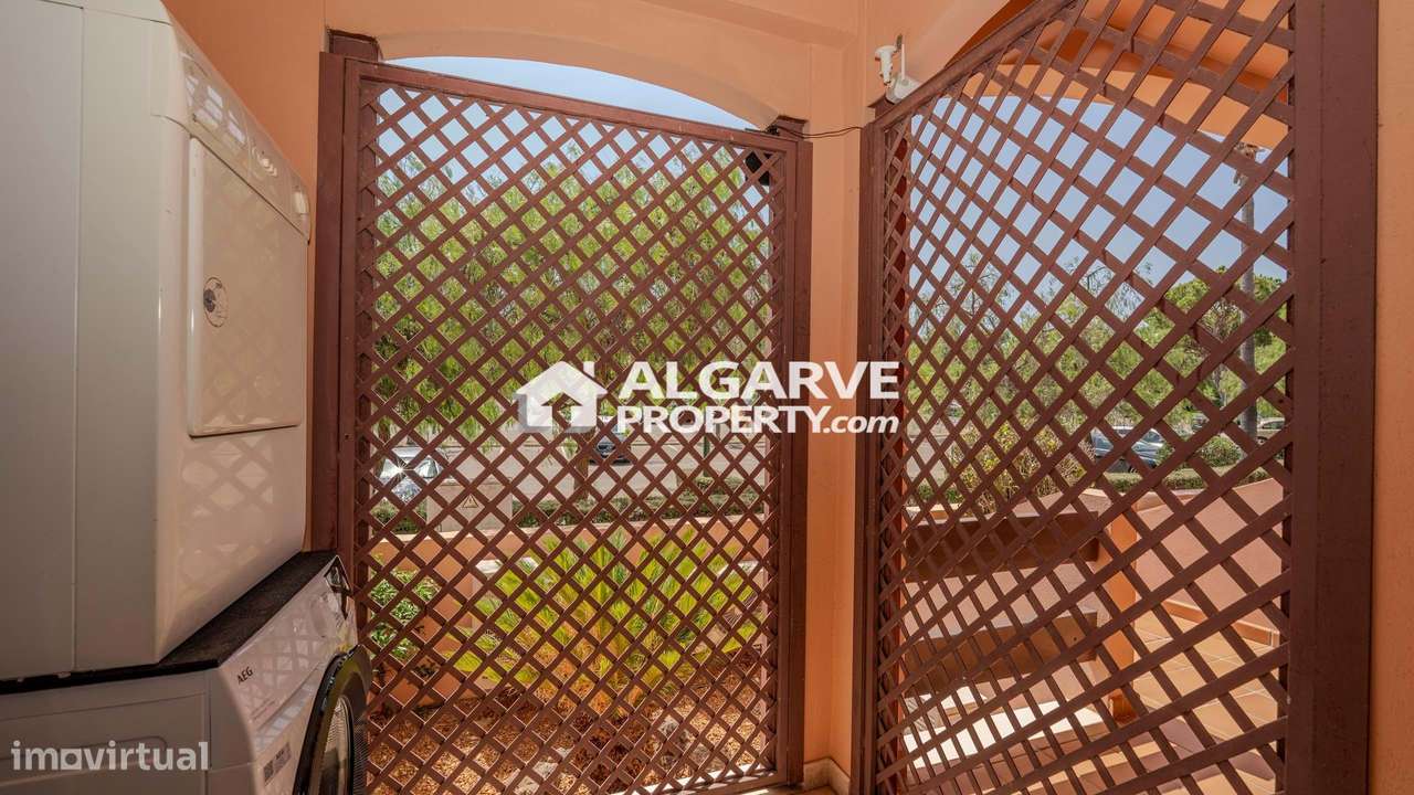 Moradia V4 junto ao Campo de Golfe da Vila Sol, Algarve-10