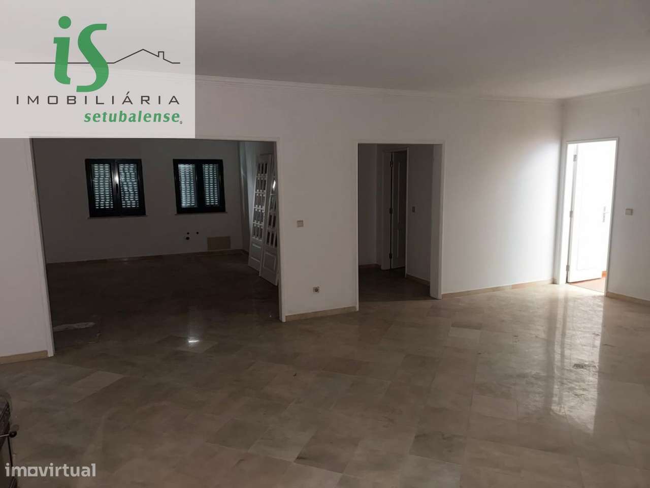 MORADIA T6 À VENDA EM  ALMADA COM GARAGEM-5