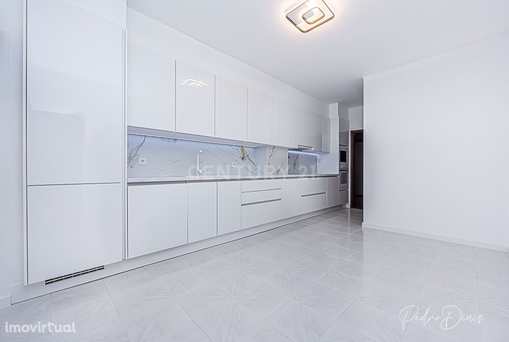 Apartamento de 5 assoalhadas c/173m2 em ZONA PREMIUM de Setúbal