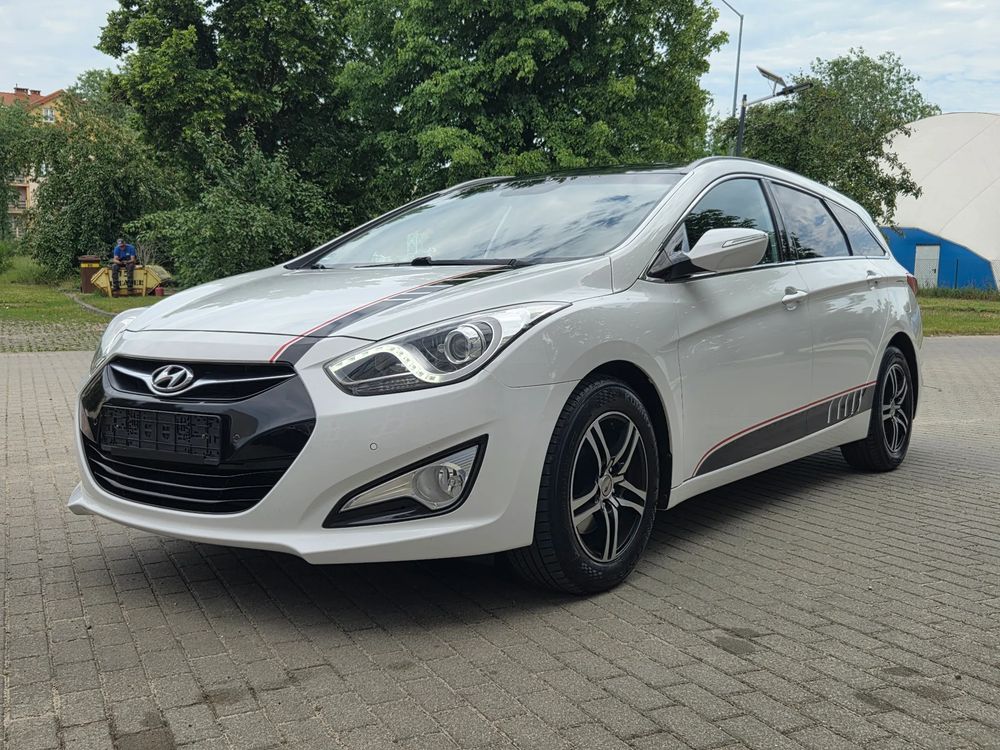 Hyundai i40 Kombi blue 1.6 Space 2012