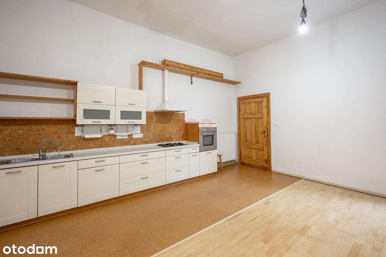 | Mieszkanie w centrum miasta | przy dworcu PKP | wysokie sufity | - More