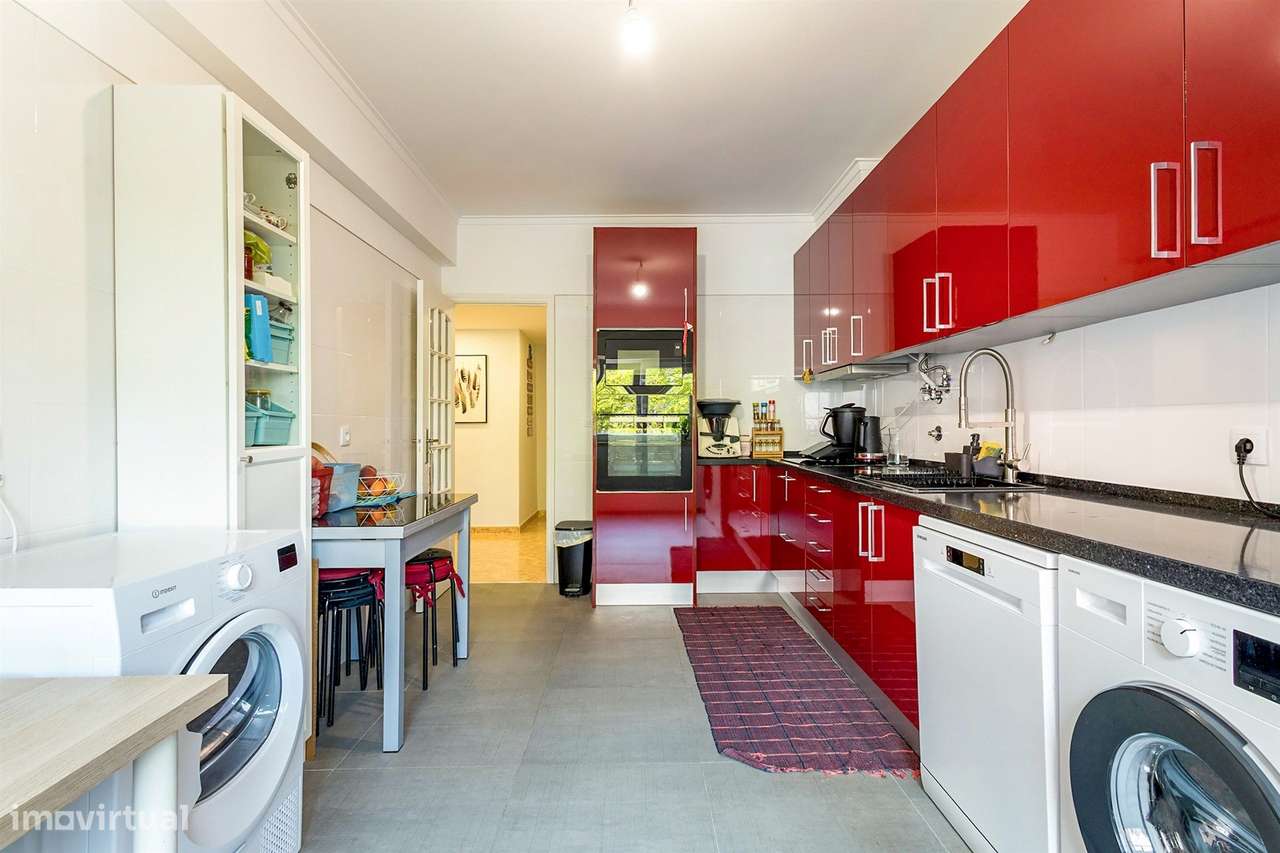 T3 Espaçoso em Corroios | Garagem | Ar Condicionado | Excelente Locali-33