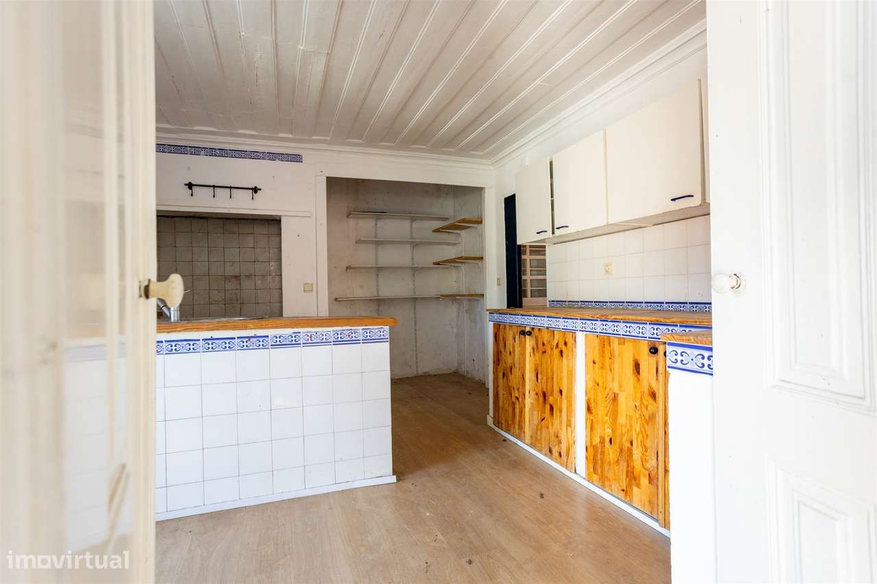 Moradia histórica T6 com piscina e anexo – centro de Salvaterra de Mag-21