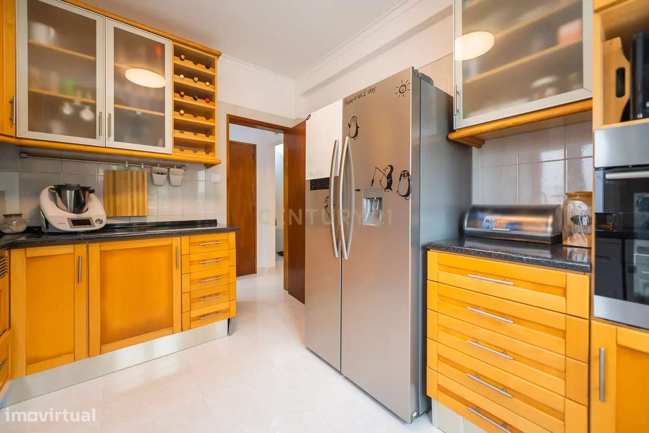 Propriedade com duas moradias geminadas-9