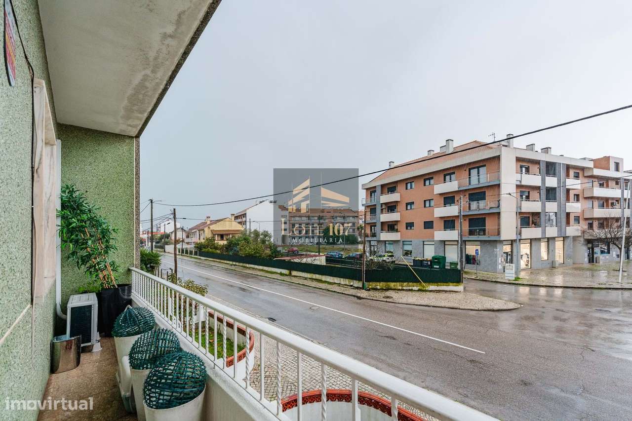 Apartamento T2 Remodelado em Pinhal Novo-31