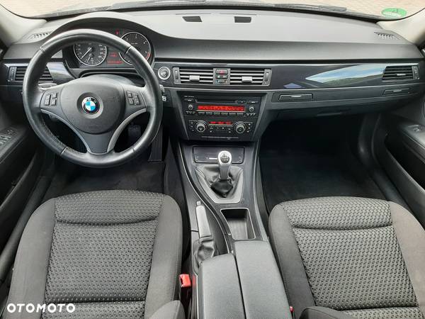 BMW Seria 3 318d Touring - 6