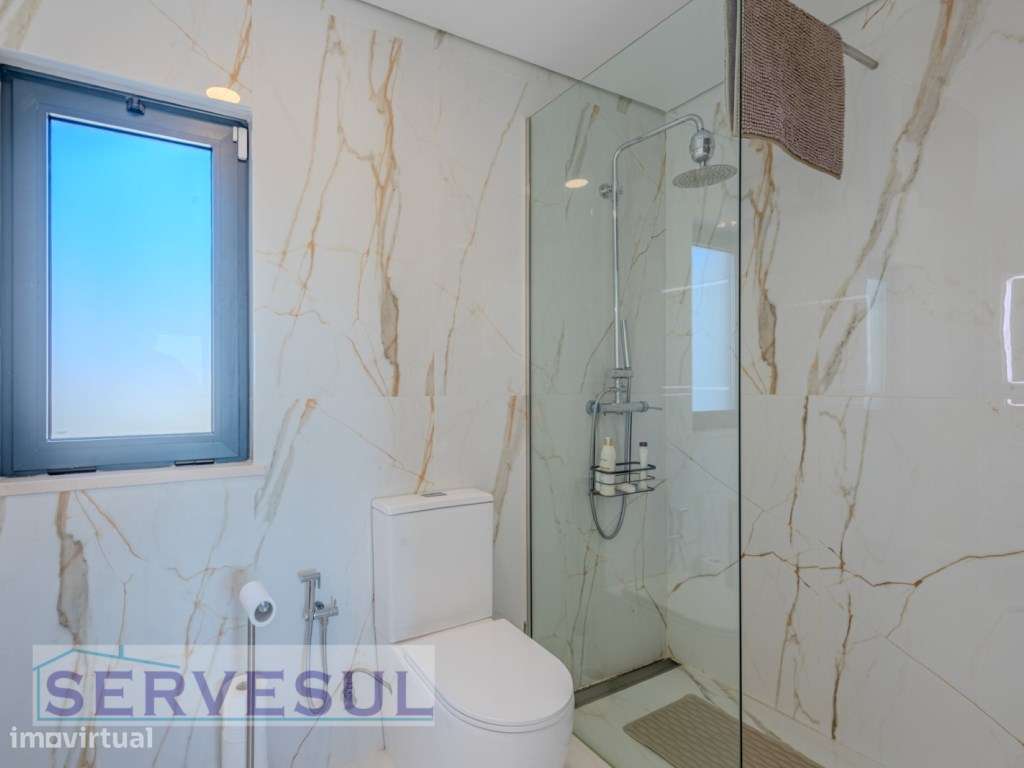 Moradia Moderna com Piscina e uma vista magnifica para o Campo de G...-26