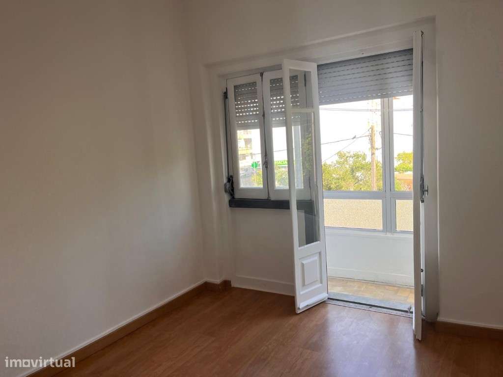 Apartamento T4, nas Mercês, Rio de Mouro-13