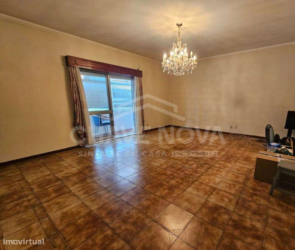 Apartamento T3 com varanda e garagem em Rio Tinto-4