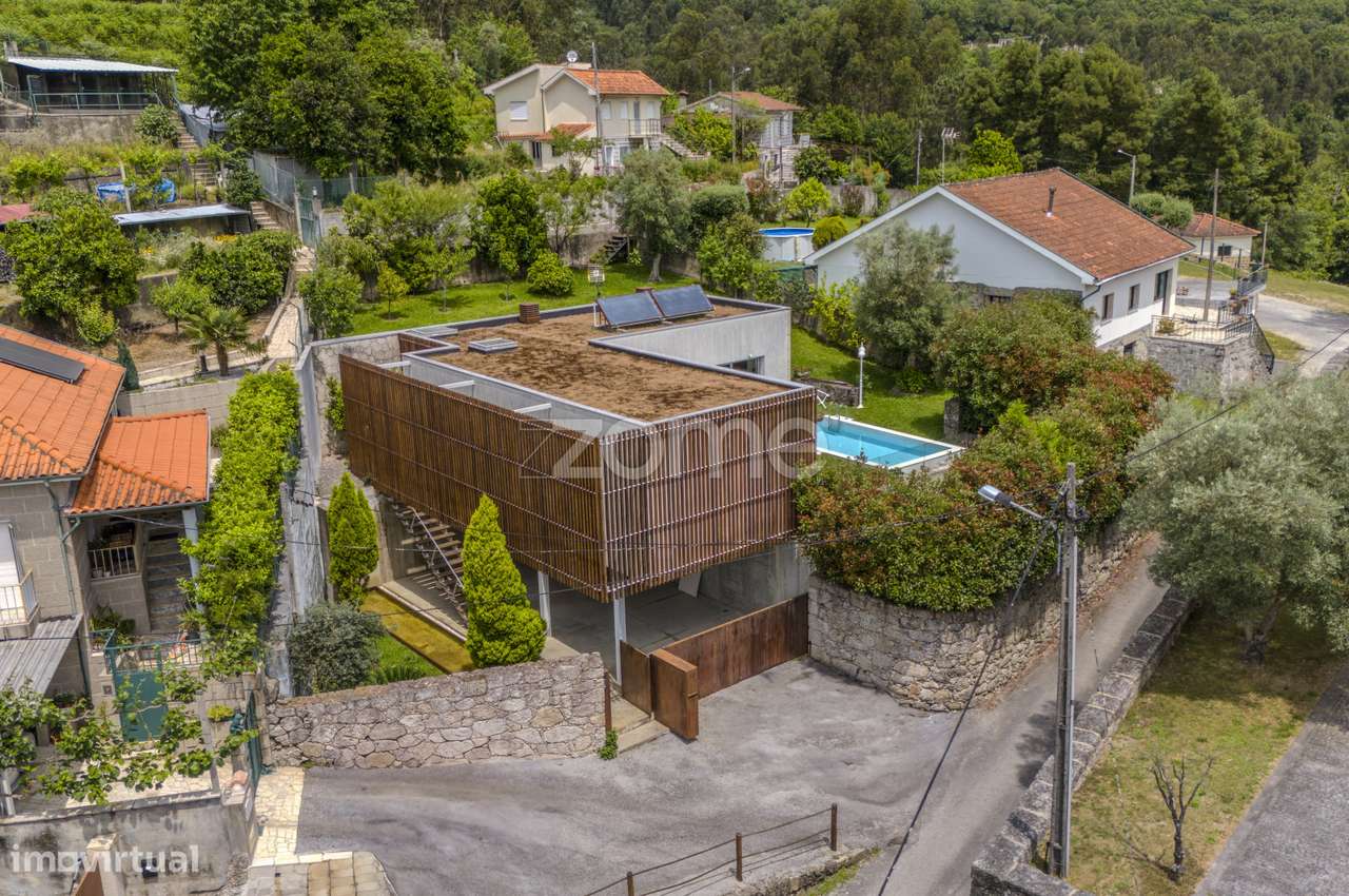 Moradia T3 moderna com piscina e jardins em Valdreu, Vila Verde - Grande imagem: 2/45