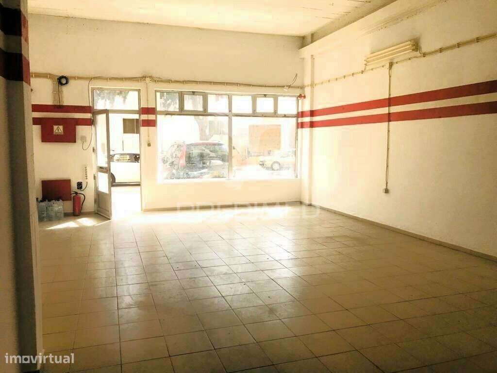 Loja  em Portimão em Local com Serviços Comerciais Diversos - Grande imagem: 2/12