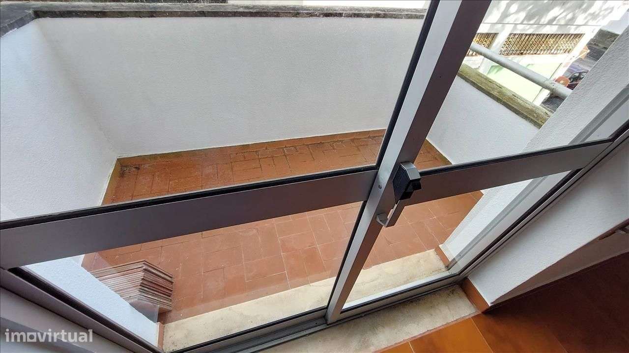 Apartamento T3 com Varanda em Algueirão-Mem Martins, Sintra-11