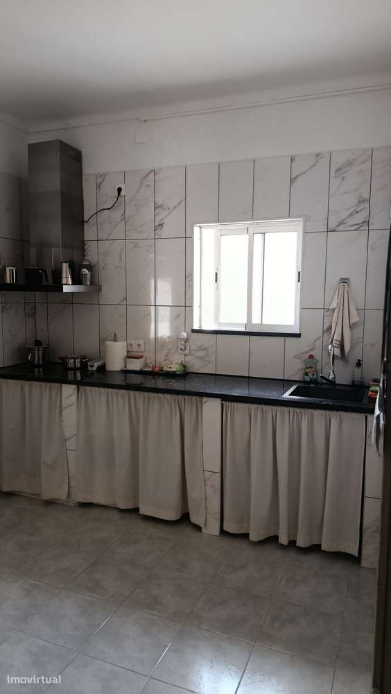 Moradia T9 Isolada com Jardim em Sagres-9