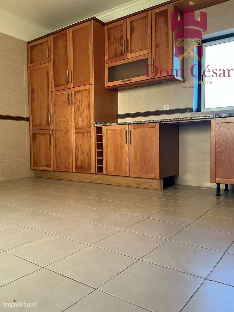 Moradia T4  R/C - 1º Andar em Foros de Salvaterra-12