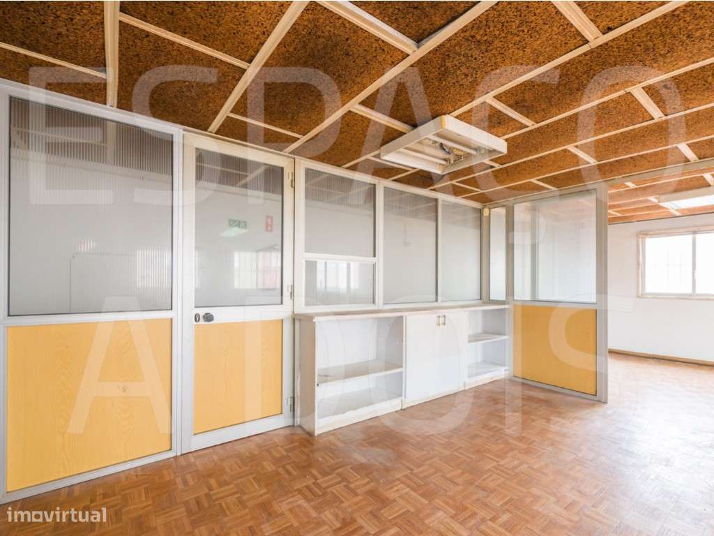 Armazém Amplo; com 2 Pisos! Boa Localização, próximo do Centro da A...-42