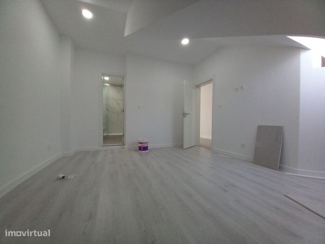 Apartamento Duplex Totalmente Remodelado na Costa da Caparica-24