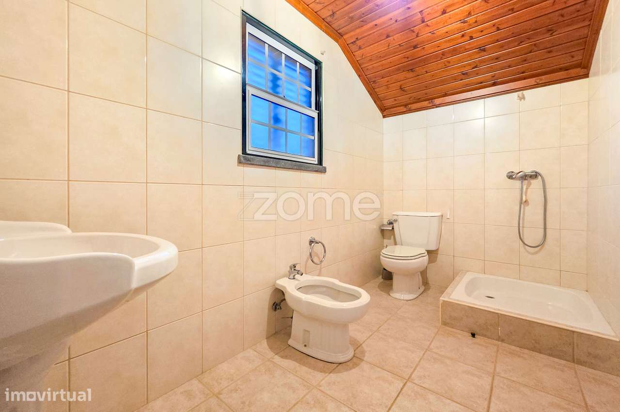 Moradia T4+1 na Ilha do Pico com Terraço Panorâmico e Vista Mar-22