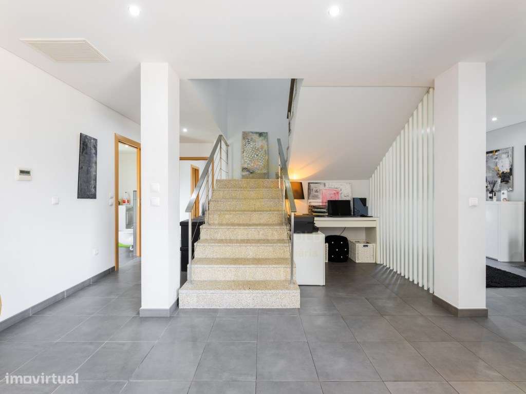 Moradia de Luxo Exclusiva de Arquitetura Moderna-10