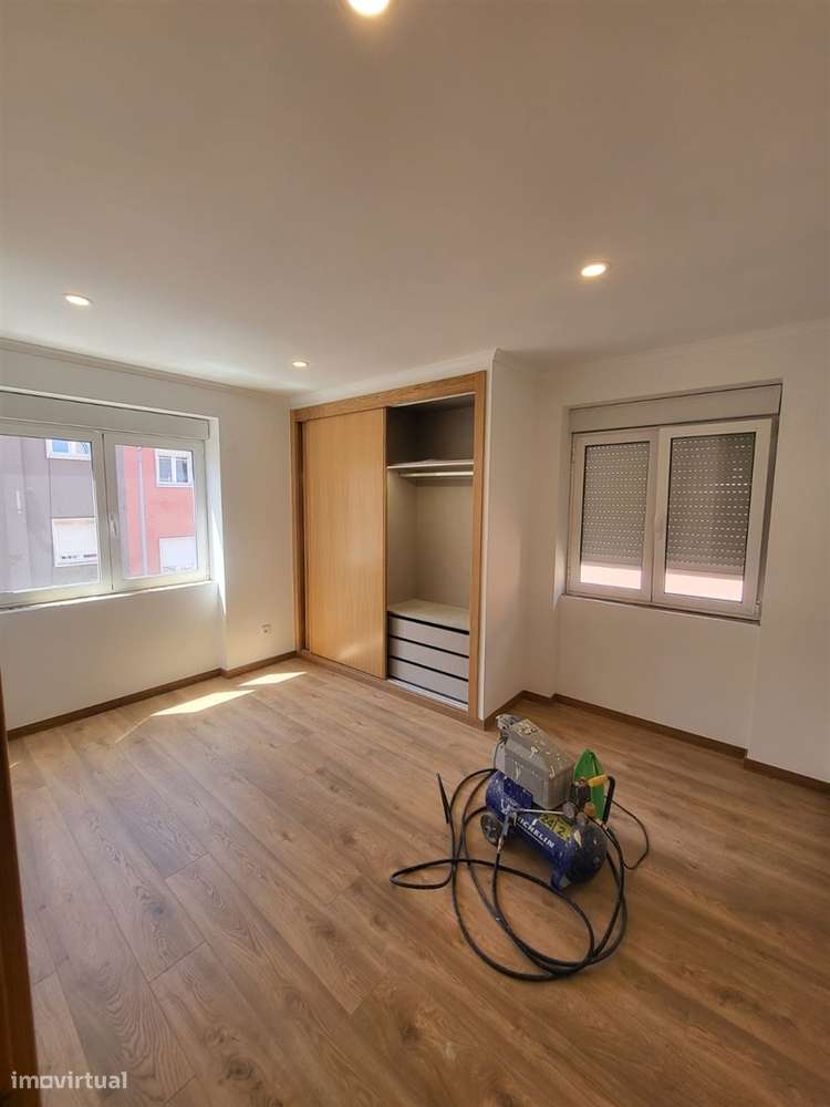 T3 Remodelado, com cozinha equipada às Portas de Benfica-56