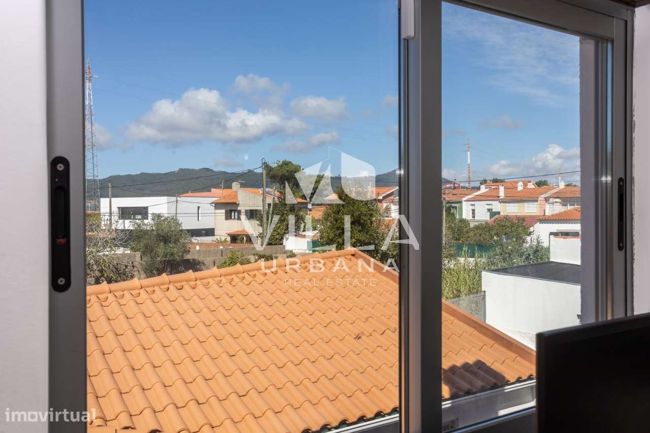 Moradia T3 com Excelentes Áreas, Garagem e Espaço Exterior em Alcabi-45