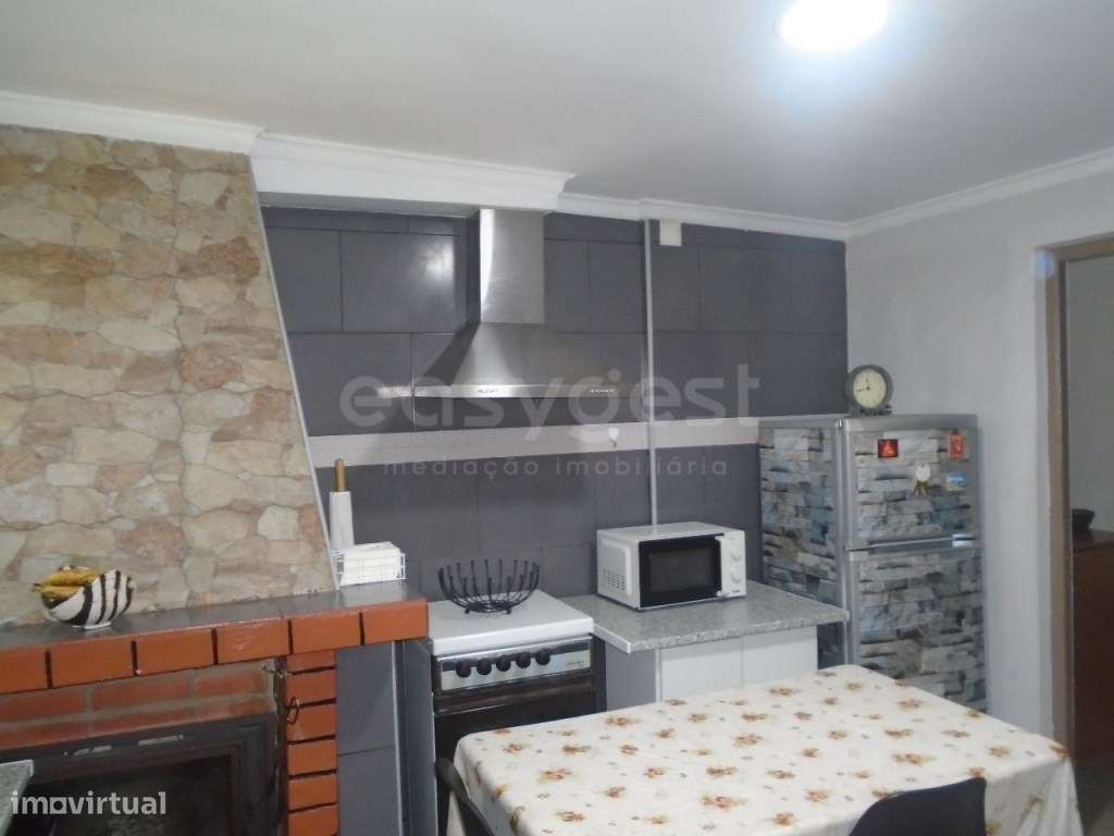 Moradia T2 com Aproveitamento de Sótão no Coração de Pataias Perto ... - Grande imagem: 4/33