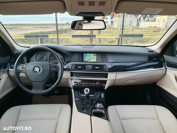 BMW Seria 5 520d Touring - 8