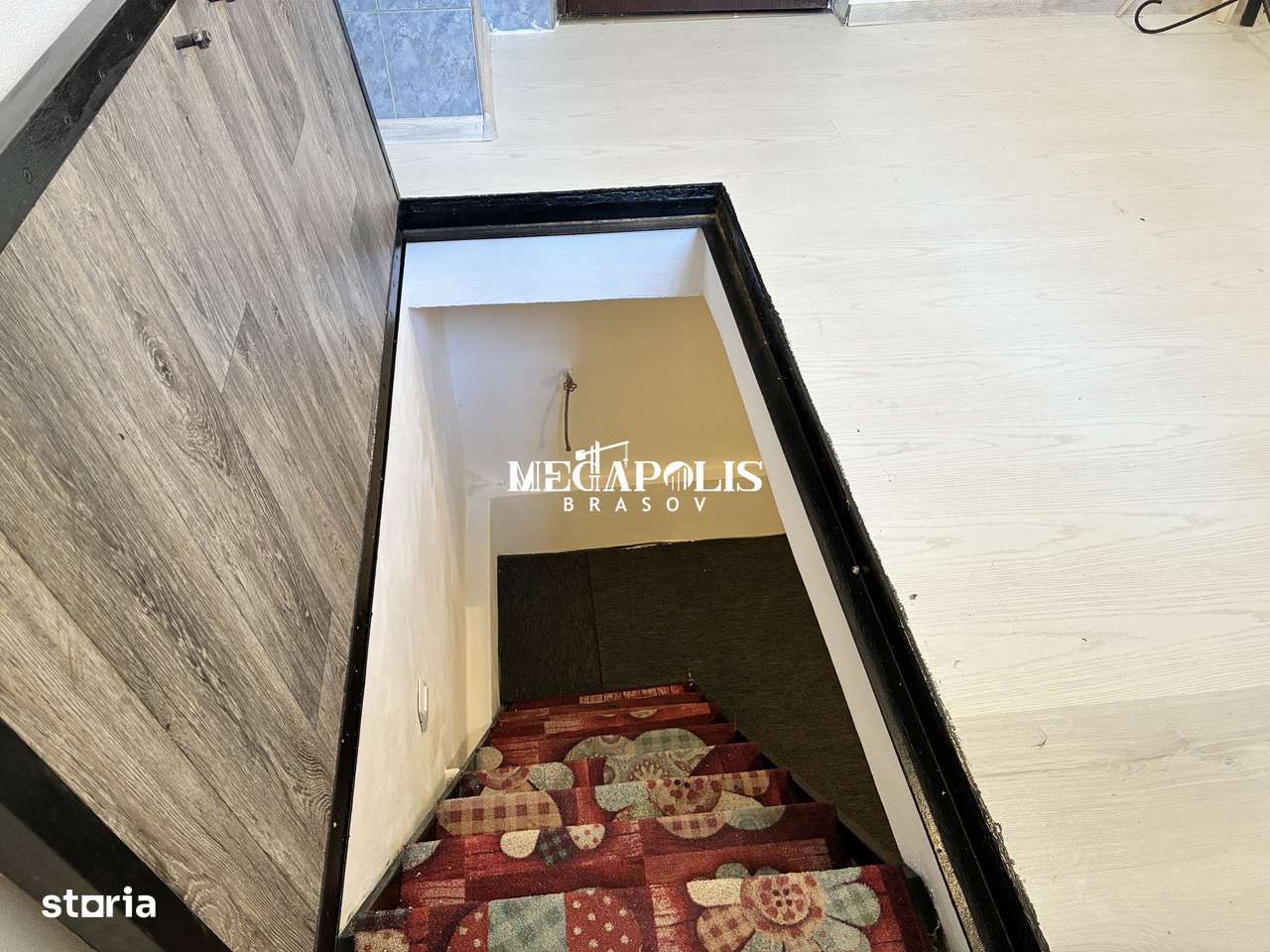 Cămin / Cameră 10 mp + demisol 10 mp  / Renovată - Imagine principală: 3/4