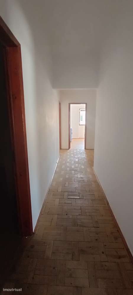 Moradia V5 com logradouro e 10 boxes para cavalos-27