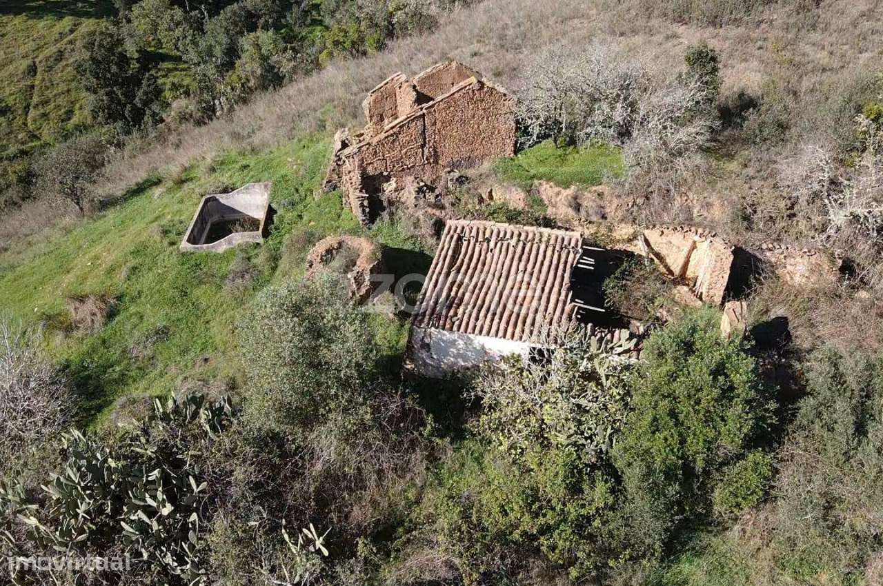 Ruína para recuperar com 85m2 em São Marcos da Serra - Grande imagem: 3/20