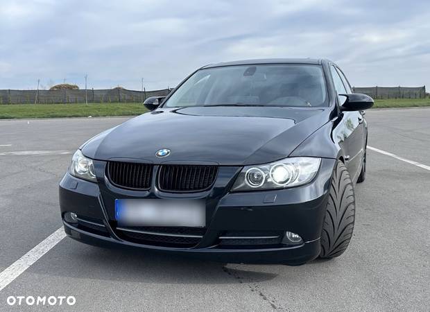 BMW Seria 3 330i - 3