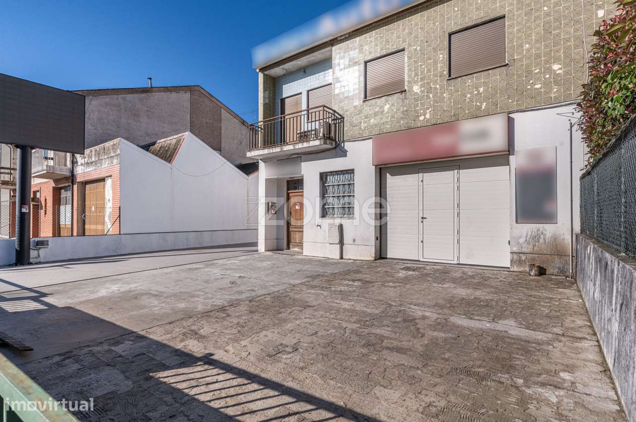 Propriedade de Grande Dimensão com Habitação e Área Industrial-0