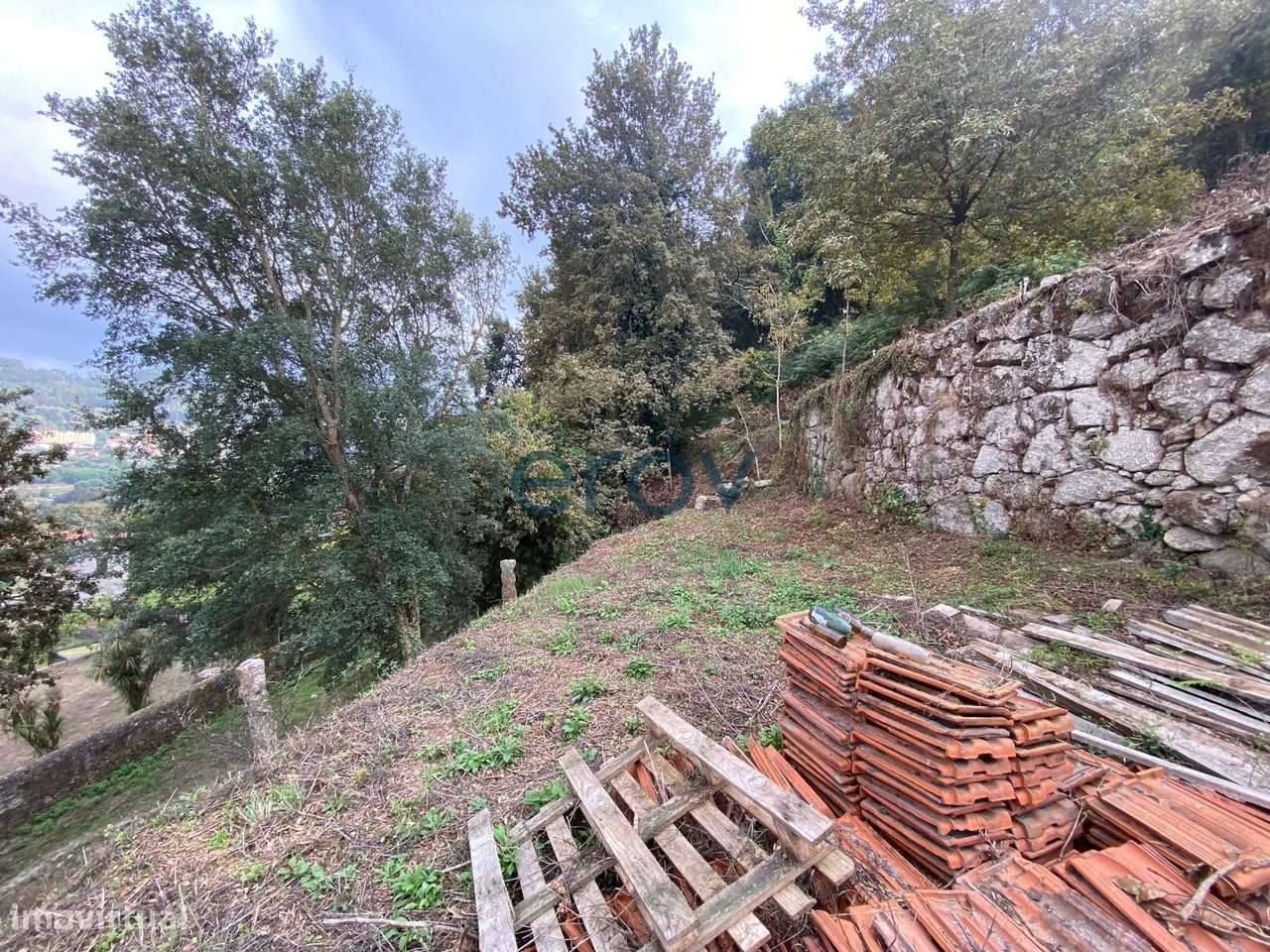Moradia para Reabilitação com Terreno e Vista Panorâmica-18