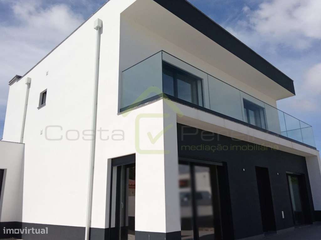 Moradia T4 Nova com garagem e logradouro-22