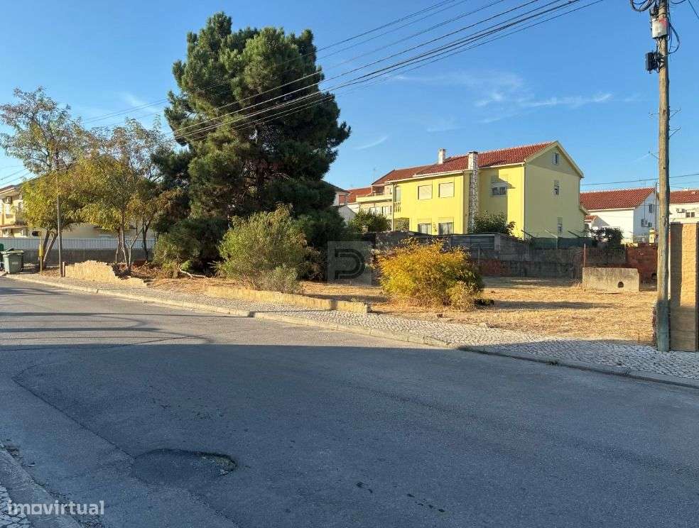 Terreno Urbano para Construção – Quinta do Conde-1