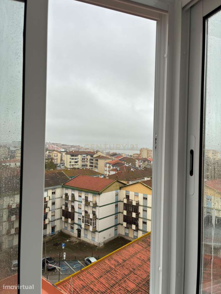 Apartamento Renovado com Vista Rio em Barreiro - Grande imagem: 5/16
