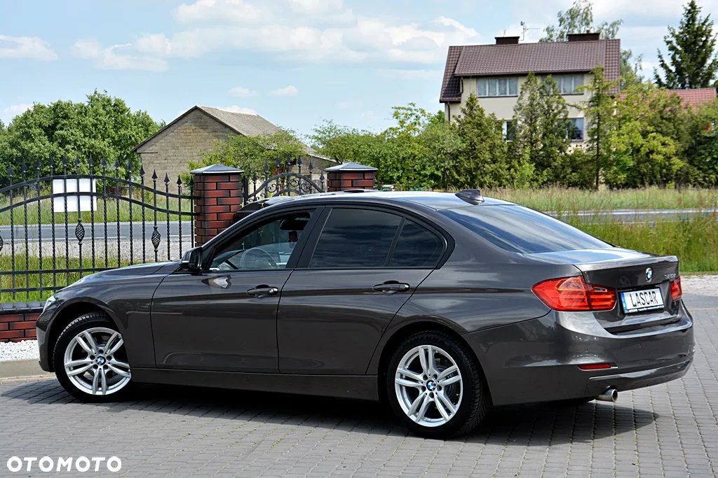 BMW Seria 3 320d DPF Edition Exclusive - 22