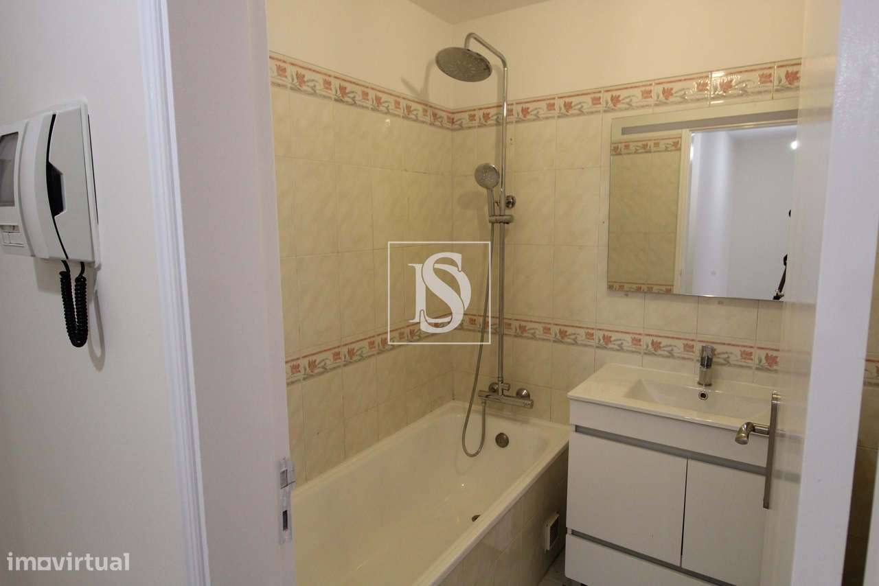 Apartamento T2 na Tapada das Mercês-15