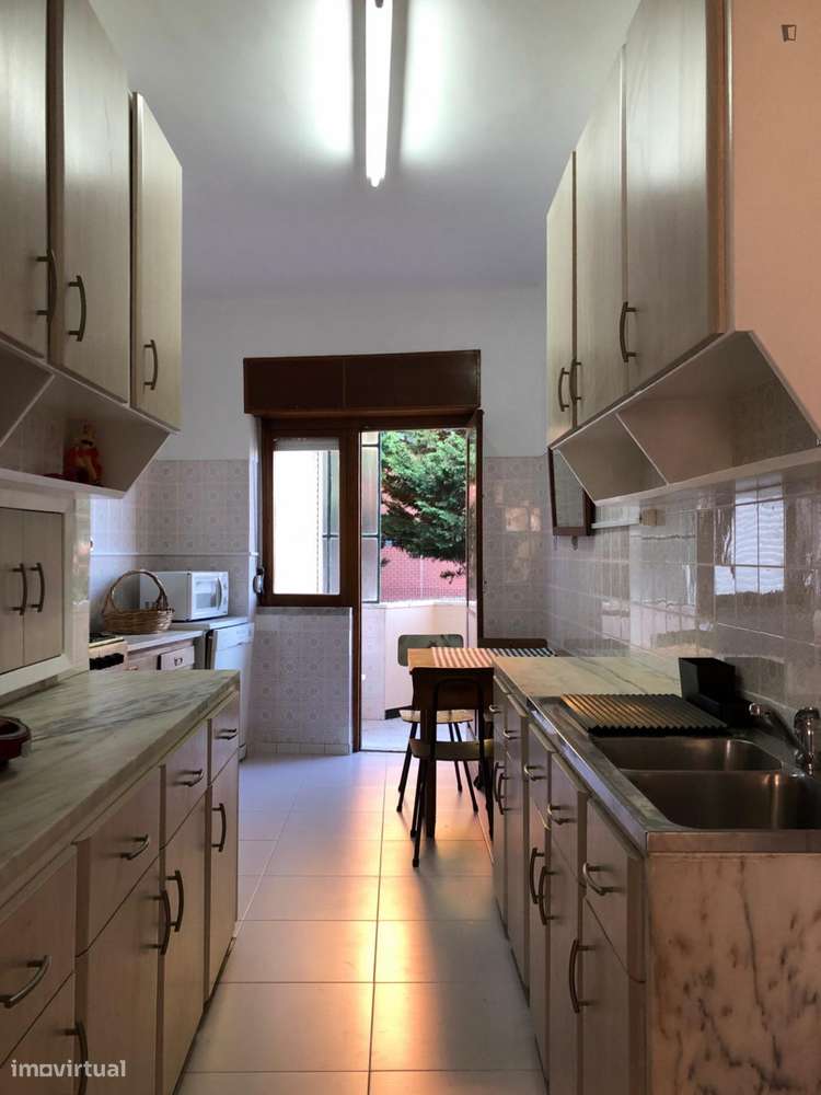 Quarto - localizado em Linda-a-Velha Lisbon - Grande imagem: 2/14