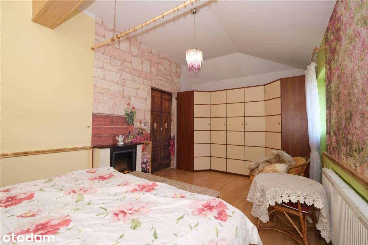 Komfortowy dom z przestrzenią do pracy i życia!-9