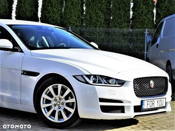 Jaguar XE 2.0 D Prestige - 2