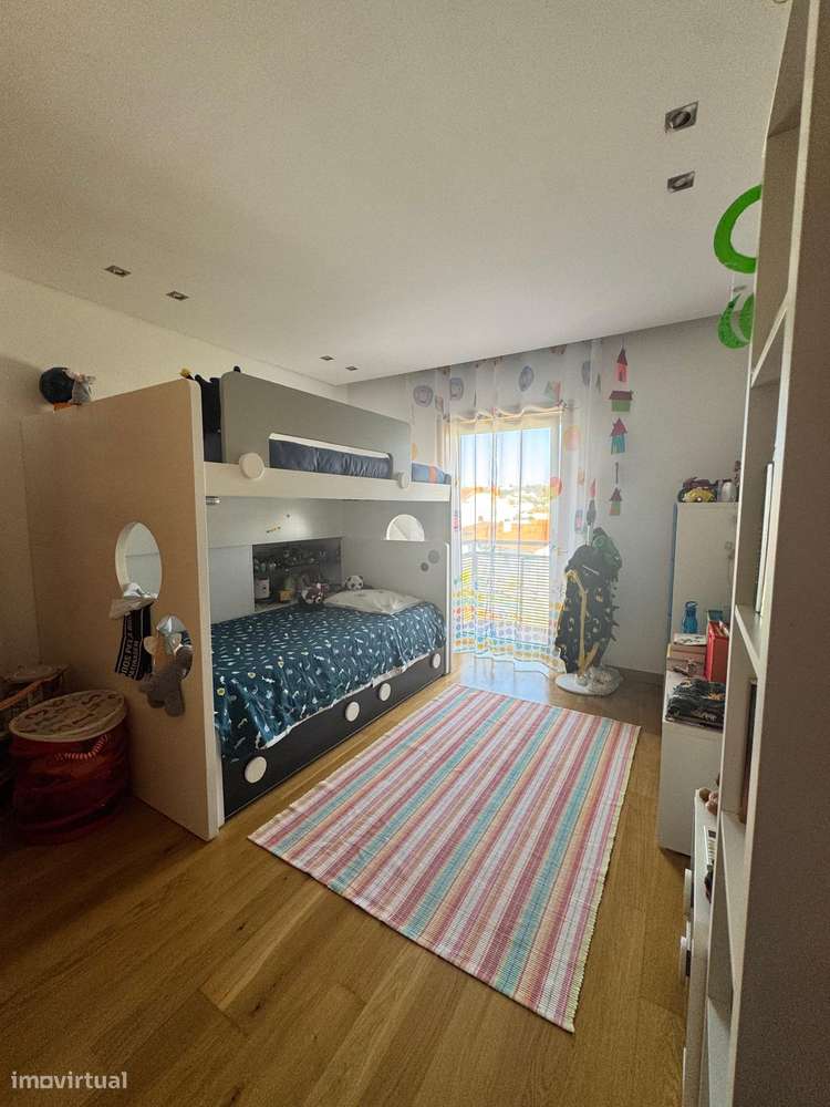 Apartamento duplex T4 com 3  garagens-17